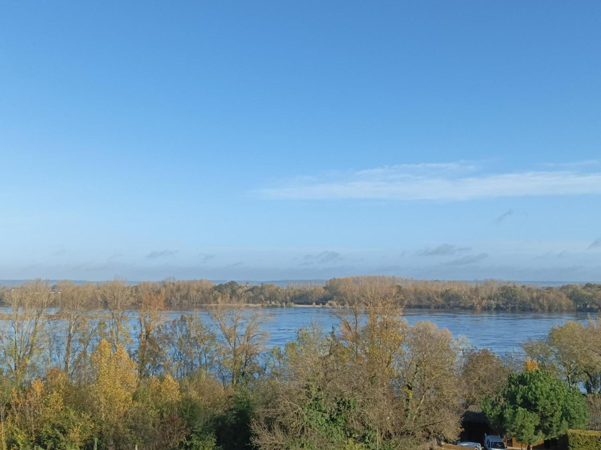 Gite Des Perreyeurs - Maison Troglodyte Avec Vue Sur Loire มองต์โซโร ภายนอก รูปภาพ