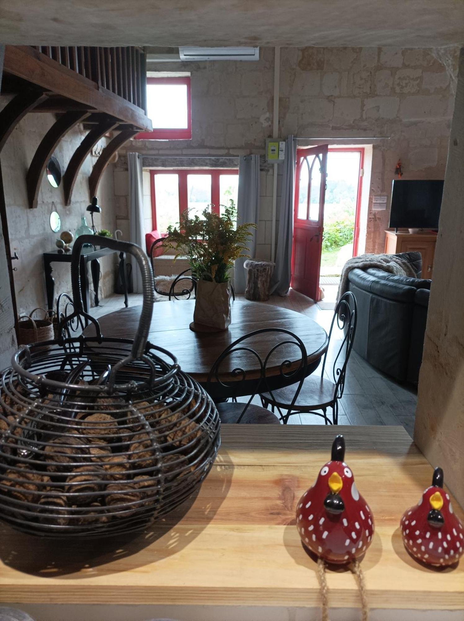 Gite Des Perreyeurs - Maison Troglodyte Avec Vue Sur Loire มองต์โซโร ภายนอก รูปภาพ