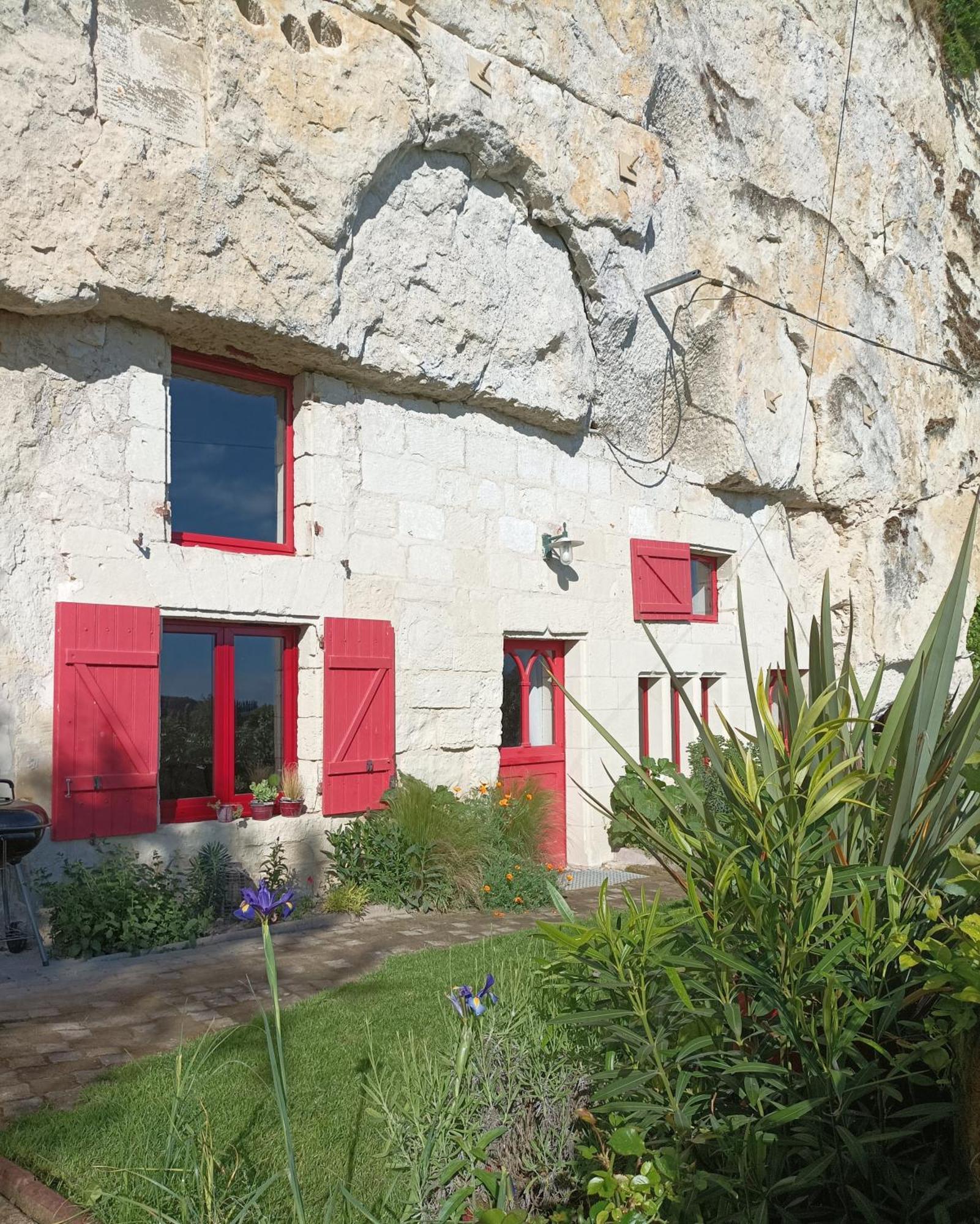 Gite Des Perreyeurs - Maison Troglodyte Avec Vue Sur Loire มองต์โซโร ภายนอก รูปภาพ
