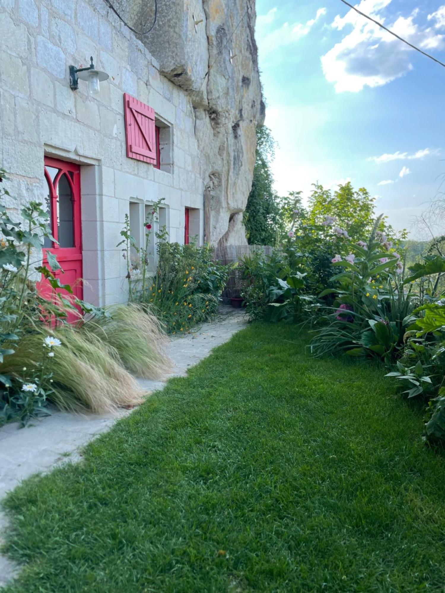 Gite Des Perreyeurs - Maison Troglodyte Avec Vue Sur Loire มองต์โซโร ภายนอก รูปภาพ