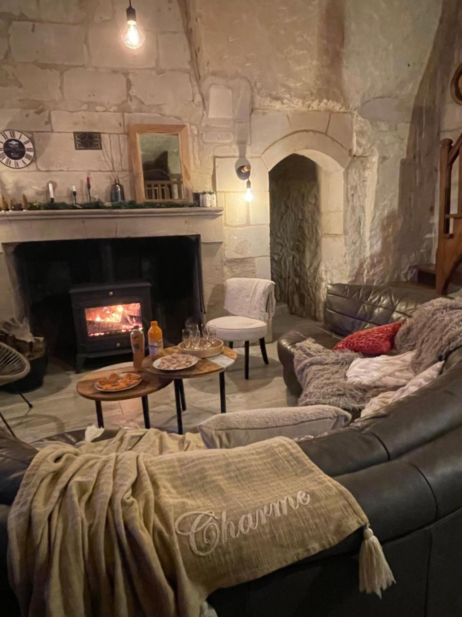 Gite Des Perreyeurs - Maison Troglodyte Avec Vue Sur Loire มองต์โซโร ภายนอก รูปภาพ
